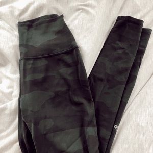 Alo yoga camo legging